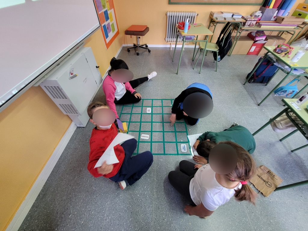 Niños jugando vistos desde arriba