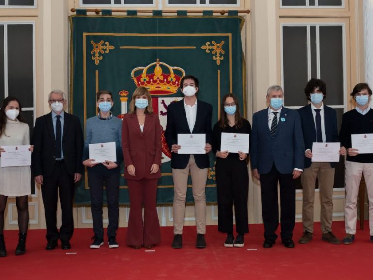 Pilar Alegría anima a los ganadores y ganadoras de las Olimpiadas Científicas a colaborar en la promoción de las disciplinas STEAM entre las chicas.