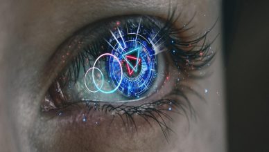 Ojo con efectos digitales superpuestos