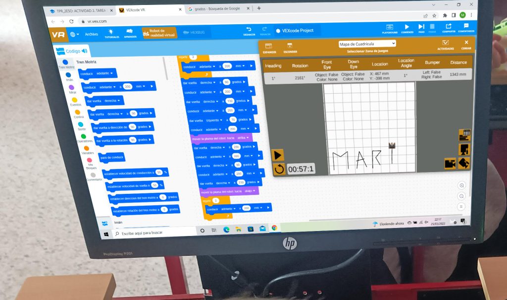 Pantalla de ordenador en la que se está programando por Scratch