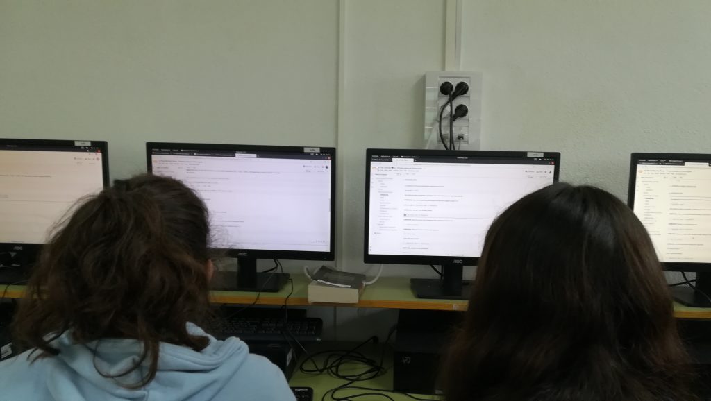 Una de las primeras sesiones: introducción al lenguaje de programación Python.