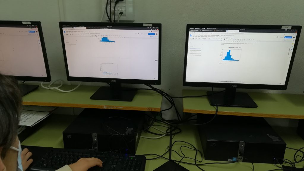 Realización de gráficos. En este caso estábamos estudiando el rango típico de las velocidades de entrada en la atmósfera (para aquellos objetos que las tenían)