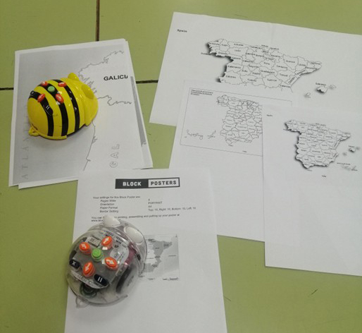 Una Bee Bot y una Blue Boot con varios mapas de España